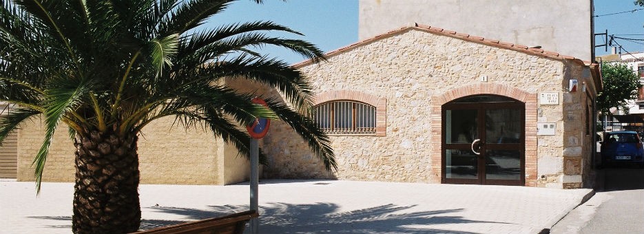 Plaça de la Font on hi ha el dispensari mèdic municipal